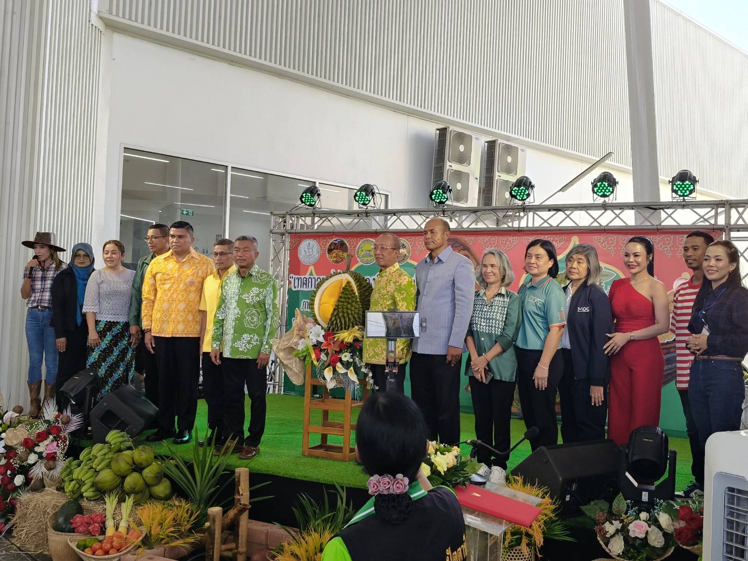 พาณิชย์จังหวัดปัตตานี เข้าร่วมพิธีเปิดงานเทศกาลผลไม้ และของดีชายแดนใต้ ภายใต้โครงการพัฒนาผลไม้ที่มีศักยภาพในกลุ่มจังหวัดภาคใต้ชายแดนสู่เกษตรมูลค่าสูงประจำปีงบประมาณ 2568