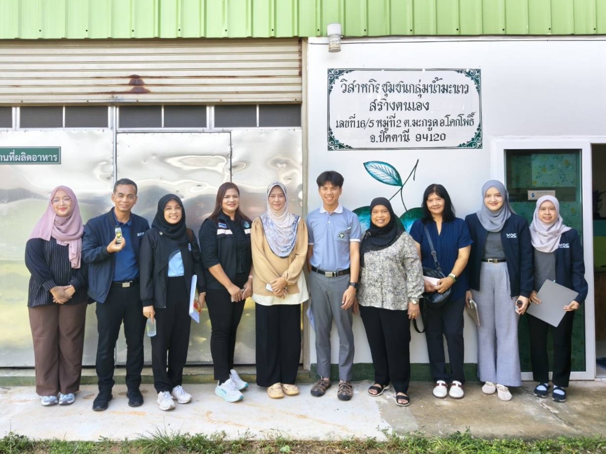 พาณิชย์จังหวัดปัตตานี ร่วมลงพื้นที่บูรณาการร่วมกับหน่วยงานภาคีเครือข่าย เพื่อพัฒนาศักยภาพผู้ประกอบการและยกระดับมาตรฐานผลิตภัณฑ์สุขภาพชุมชน